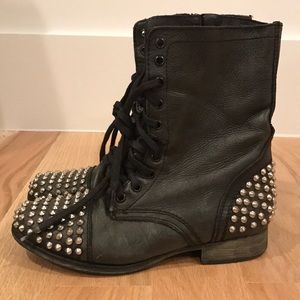 LIKE NEW Tarnney STEVE MADDEN boots